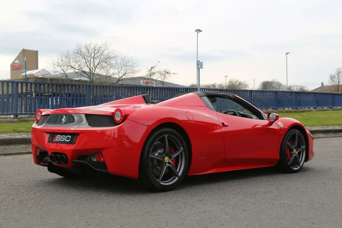 2015-ferrari-458-45-italia-big-11