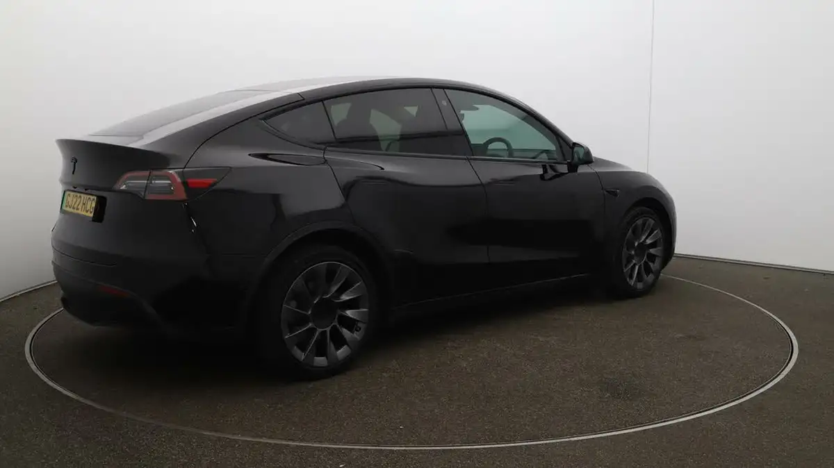2022-tesla-model-y-e-long-range-big-44