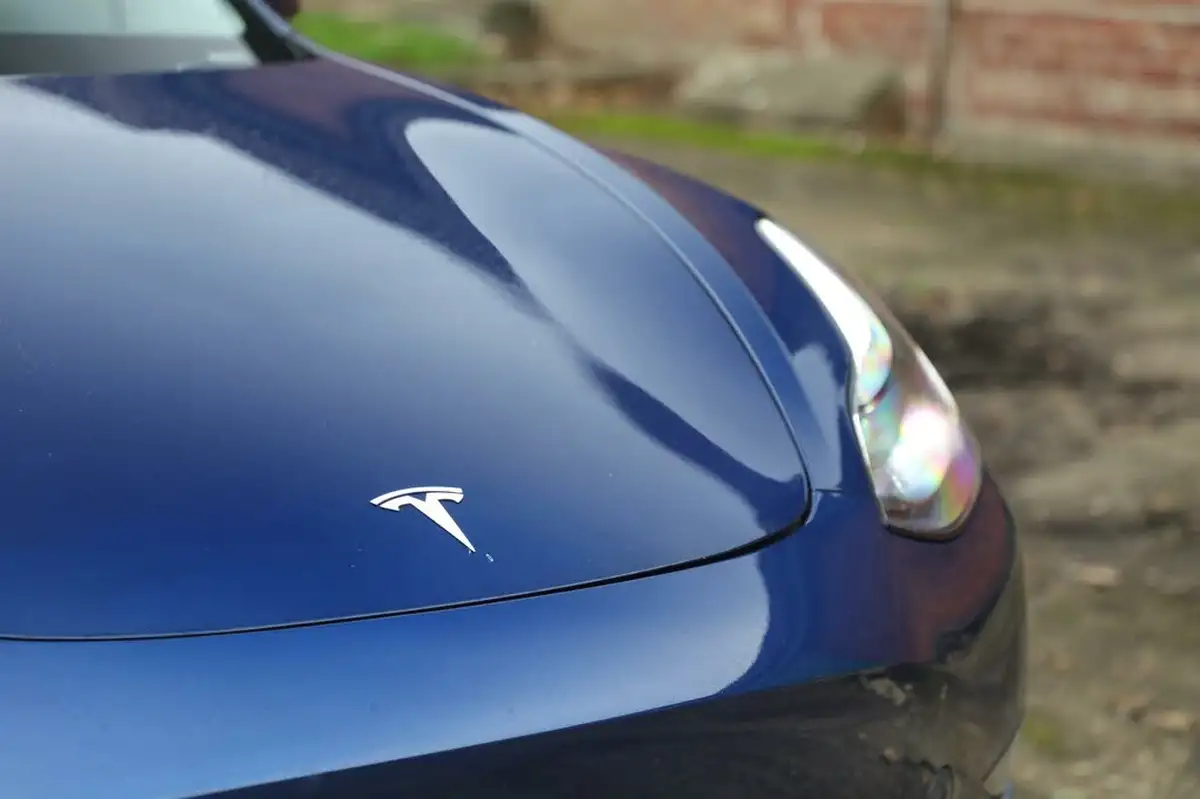 2020-tesla-model-3-e-long-range-big-9