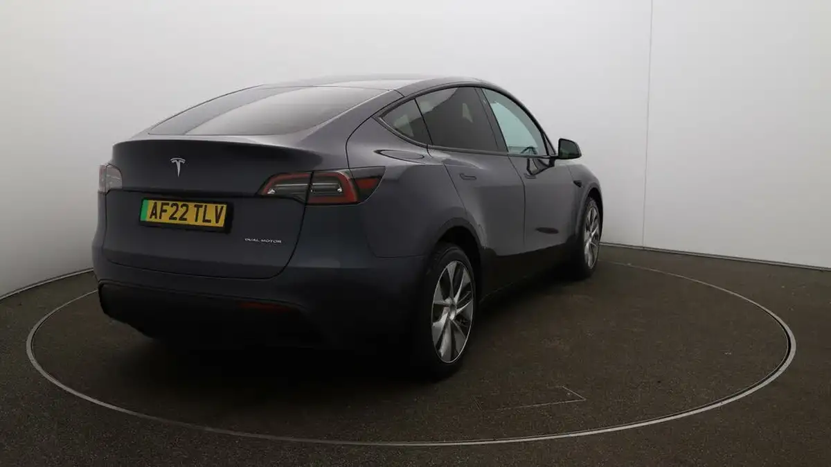2022-tesla-model-y-e-long-range-big-46