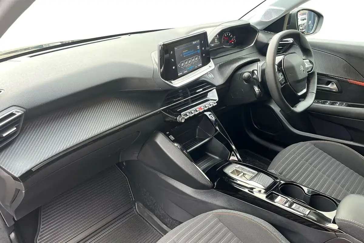 2023-peugeot-208-12-puretech-active-premium-100ps-eat8-big-14