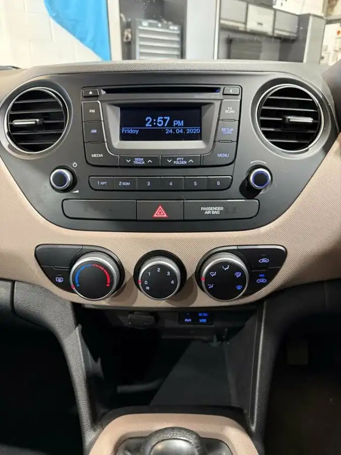 2015-hyundai-i10-10-blue-drive-s-big-16