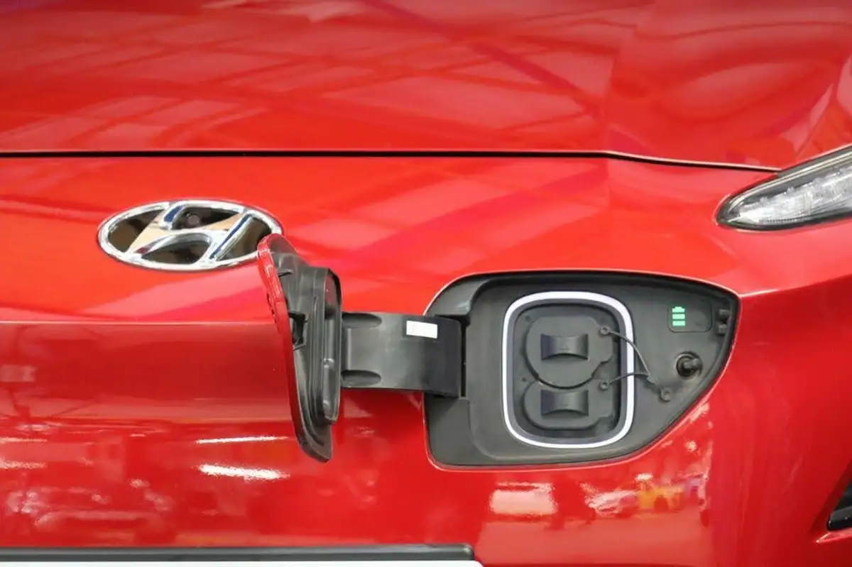 2022-hyundai-kona-e-premium-204ps-64kwh-7kw-obc-big-13