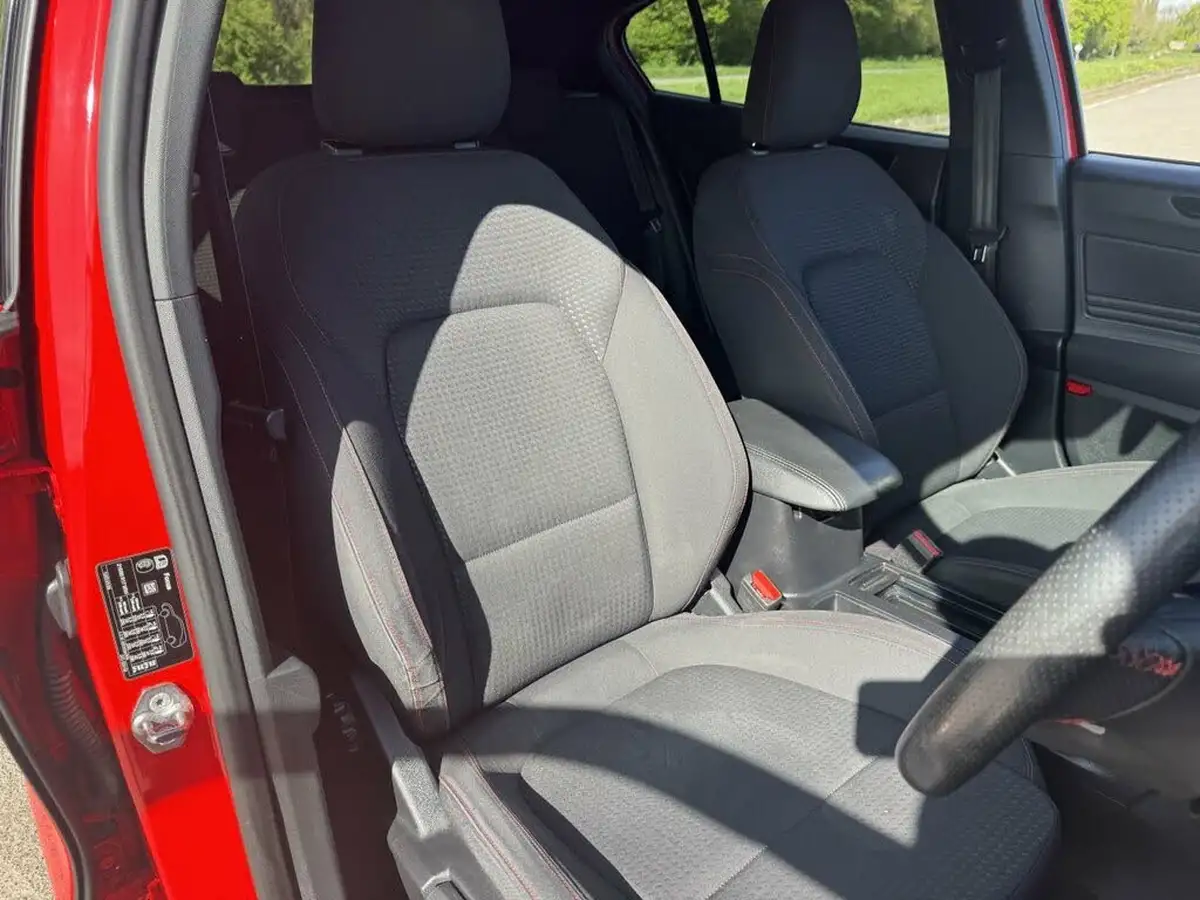 2019-ford-focus-10t-st-line-hatchback-big-11