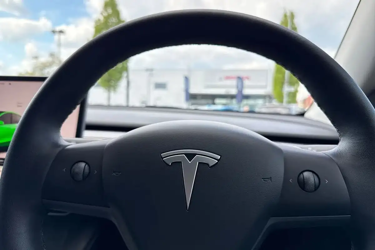 2022-tesla-model-y-e-long-range-big-24