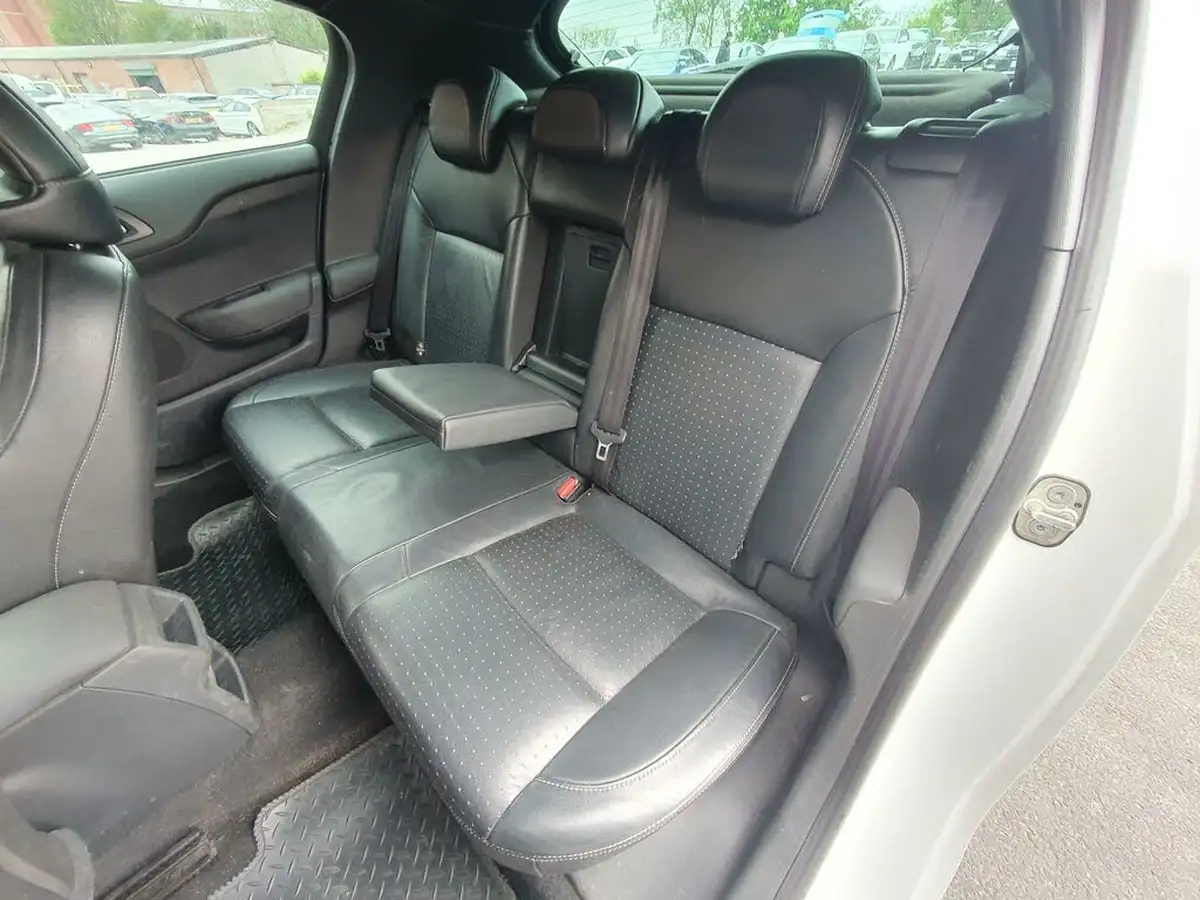 2013-citroen-ds4-20hdi-dsport-big-24