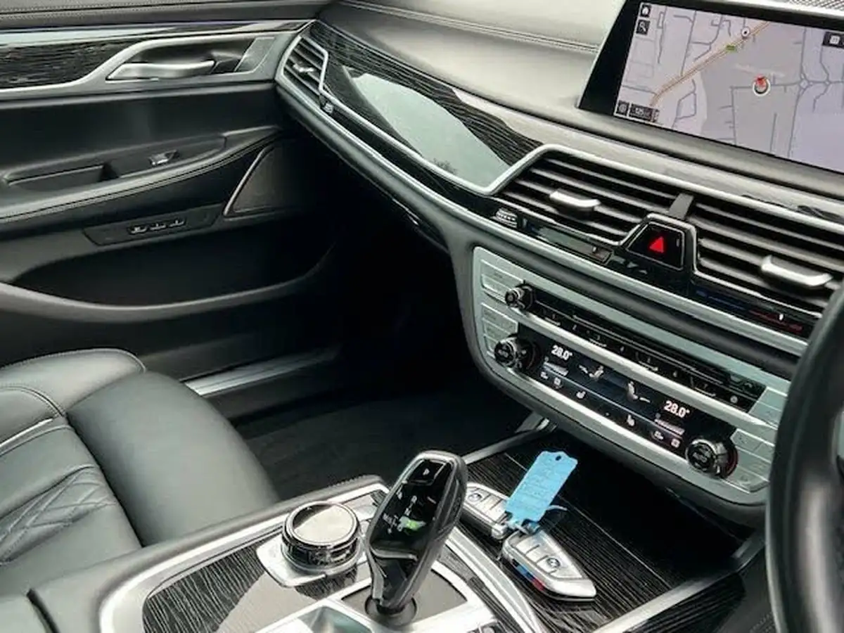 2021-bmw-7-series-30td-730d-m-sport-big-14