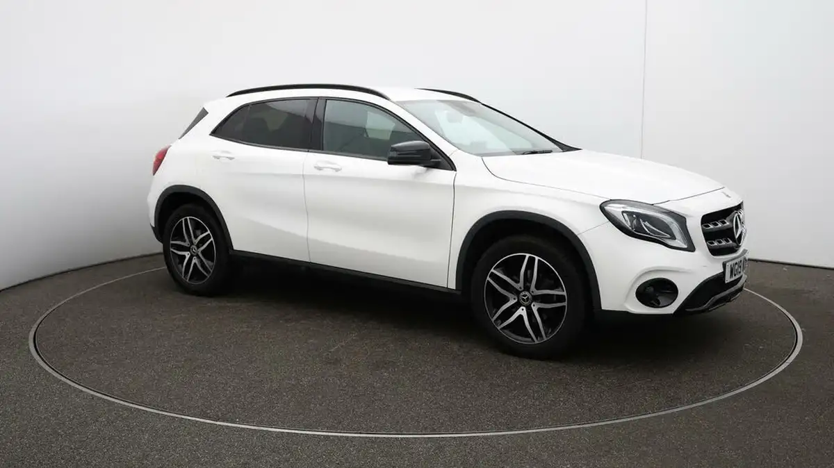 2019-mercedes-benz-gla-class-16-gla-180-urban-edition-ss-big-36