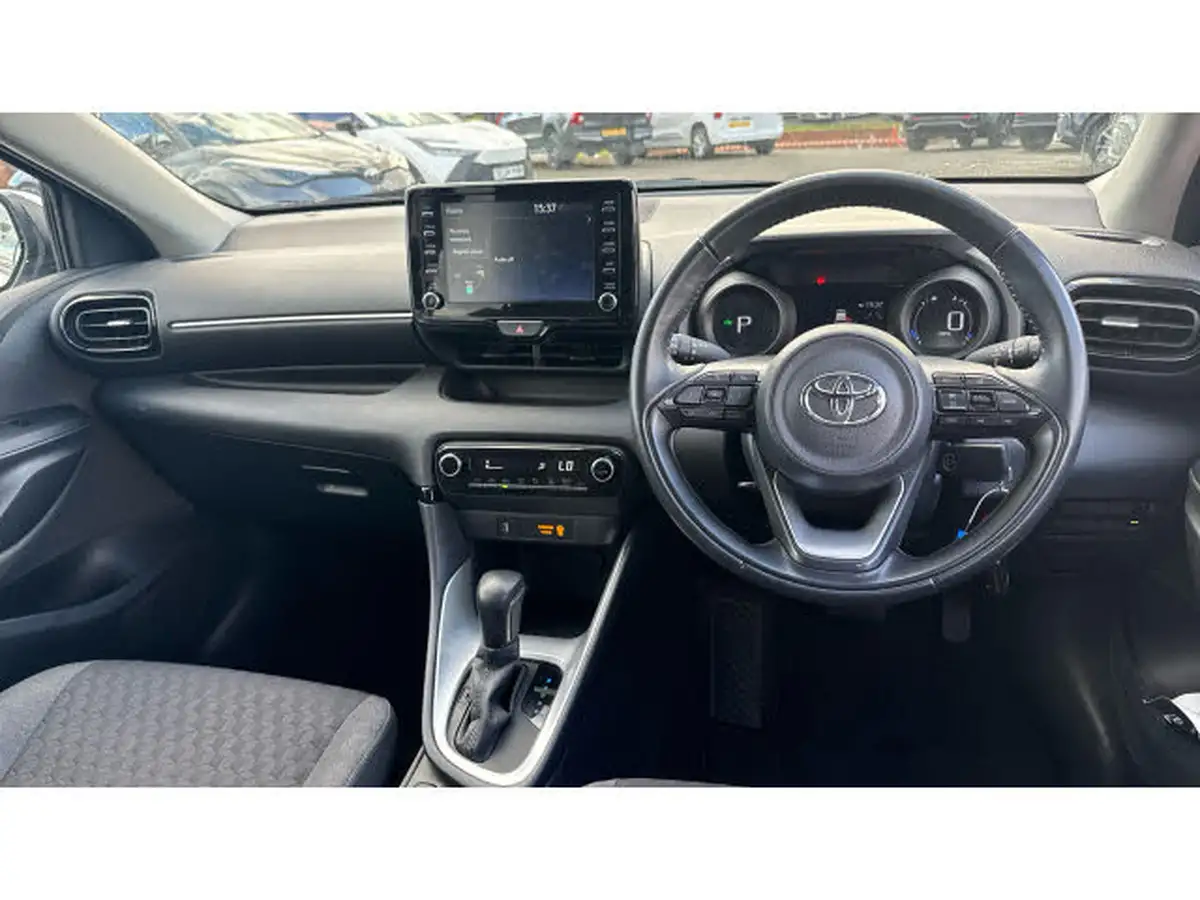 2022-toyota-yaris-15-vvt-i-design-big-4