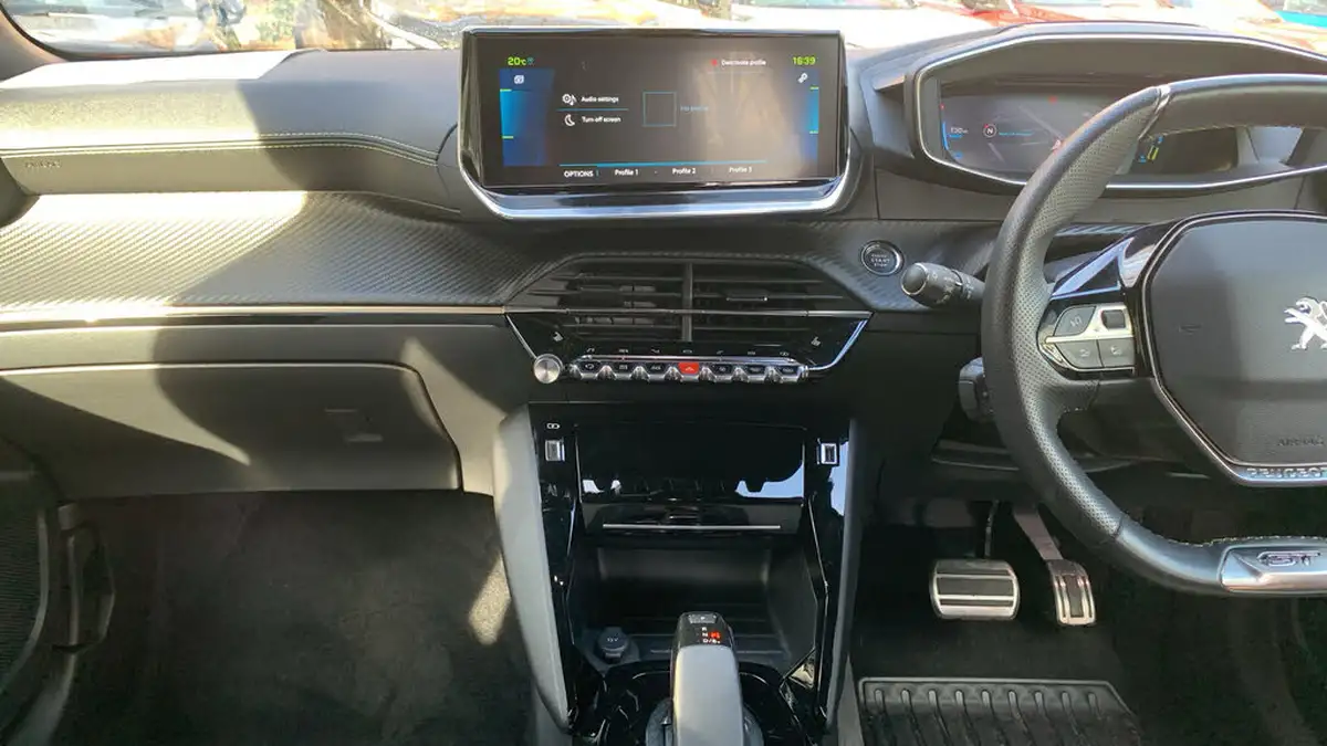 2021-peugeot-2008-suv-e-gt-premium-big-9
