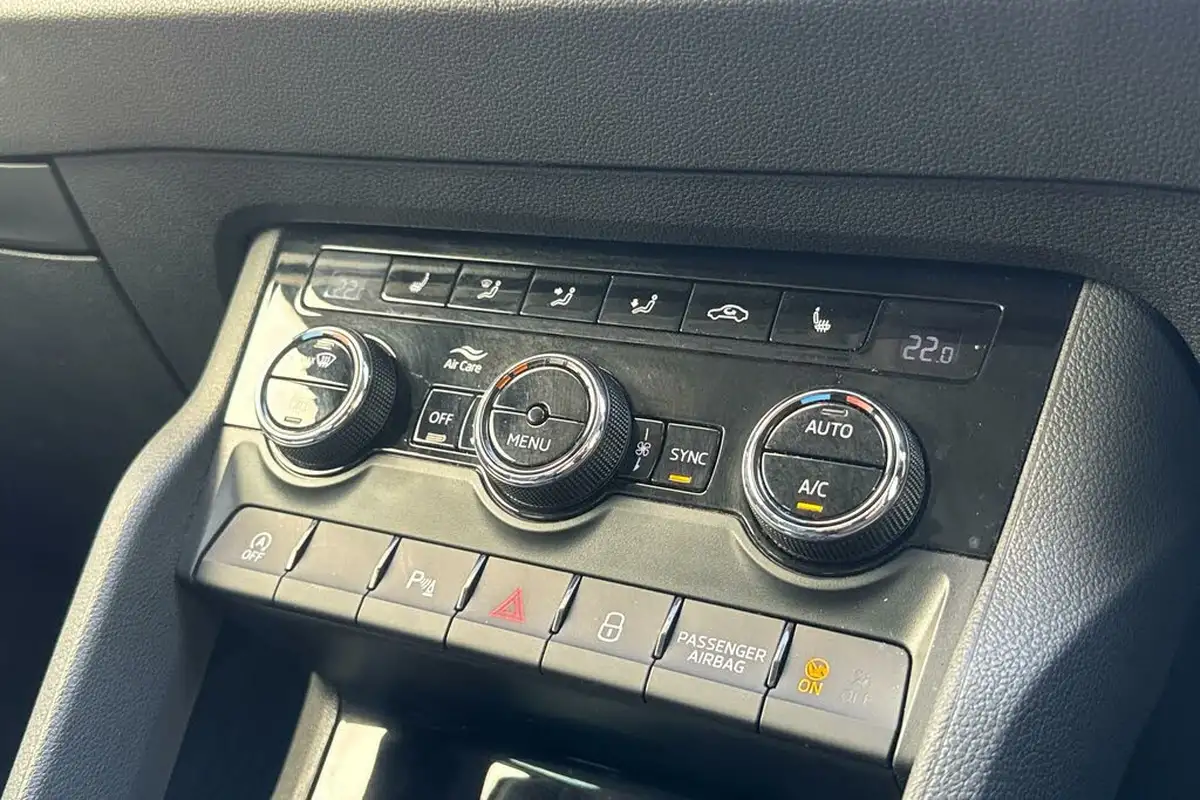 2019-skoda-karoq-15-tsi-se-l-dsg-big-14