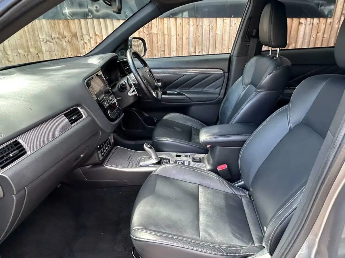 2018-mitsubishi-outlander-24-4h-phev-big-3