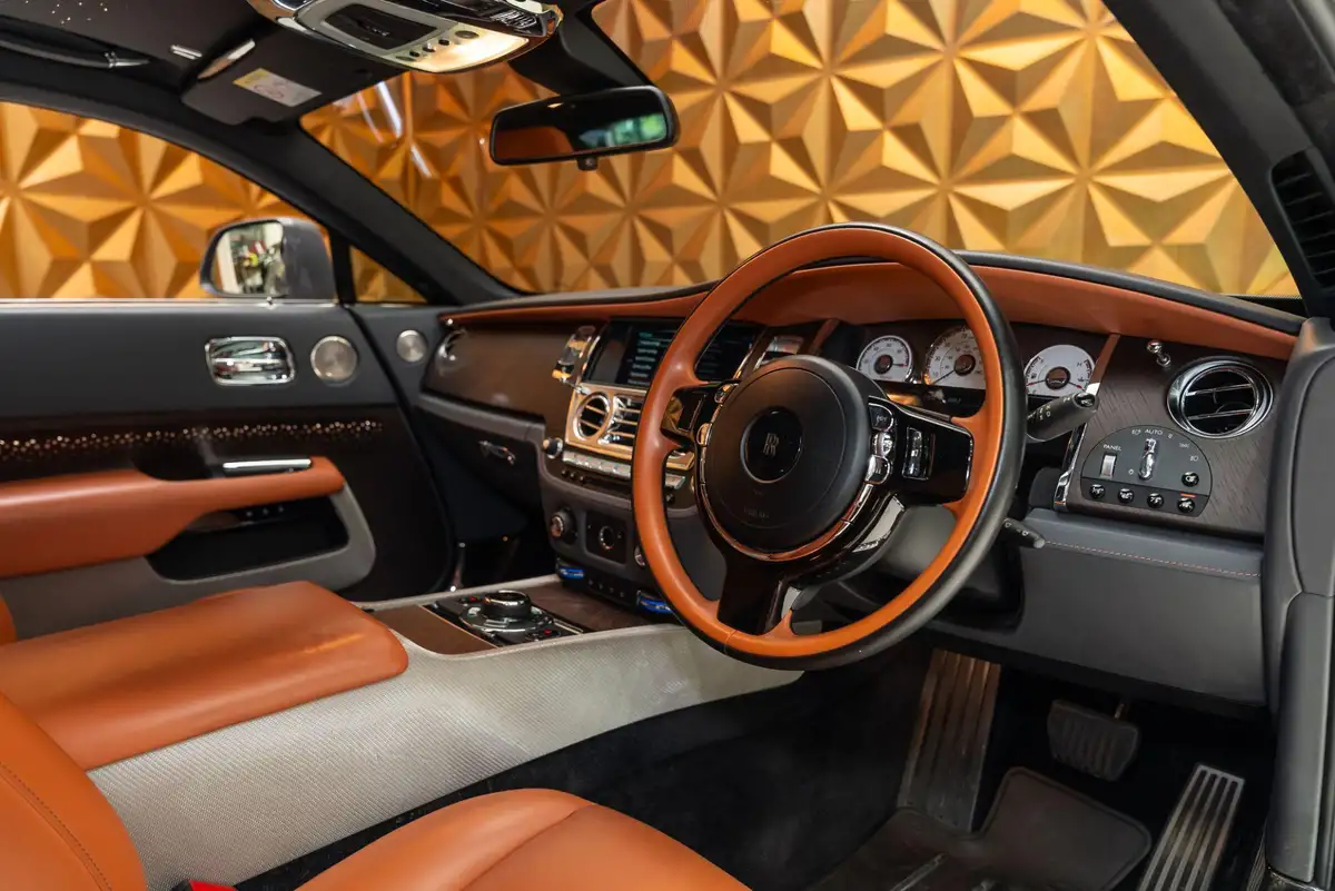 2019-rolls-royce-wraith-66-591bhp-big-37