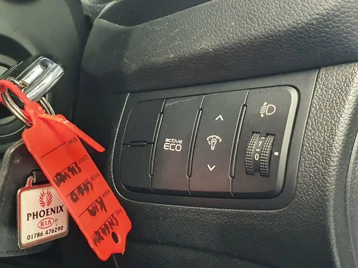 2014-kia-ceed-16crdi-2-hatchback-auto-big-38