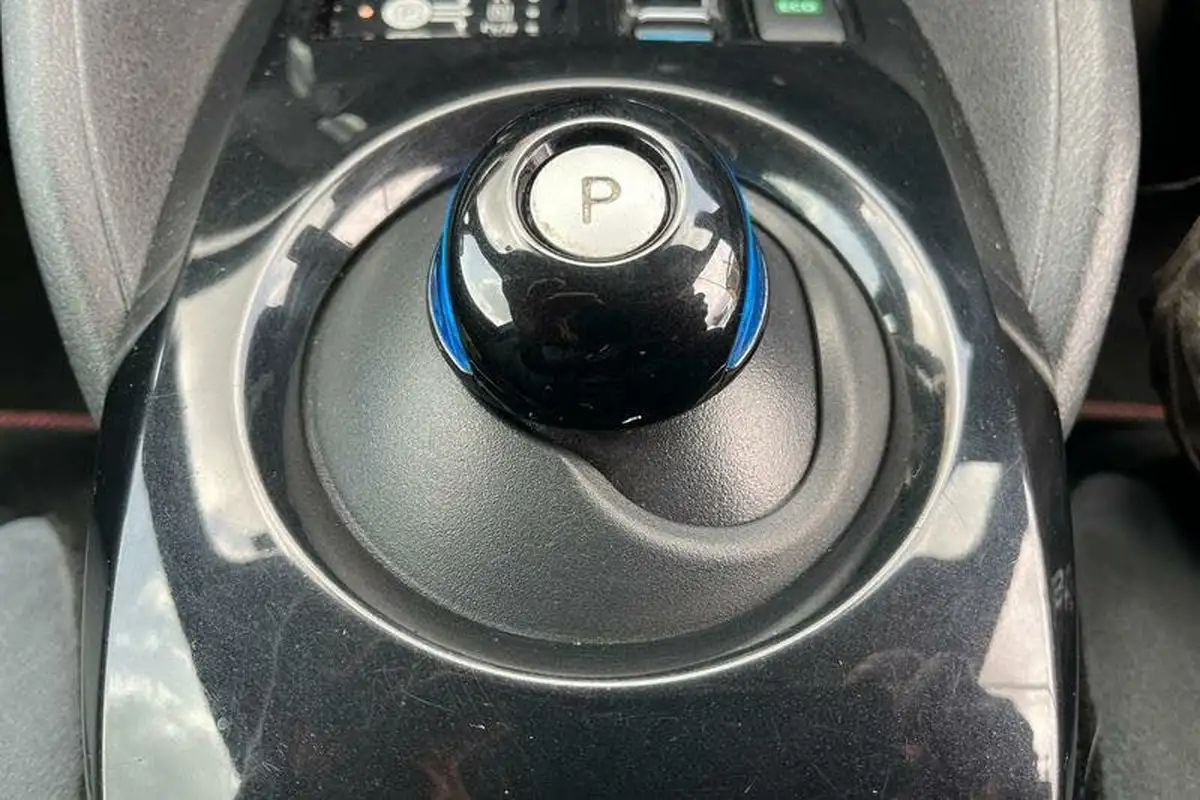 2022-nissan-leaf-e-tekna-big-28