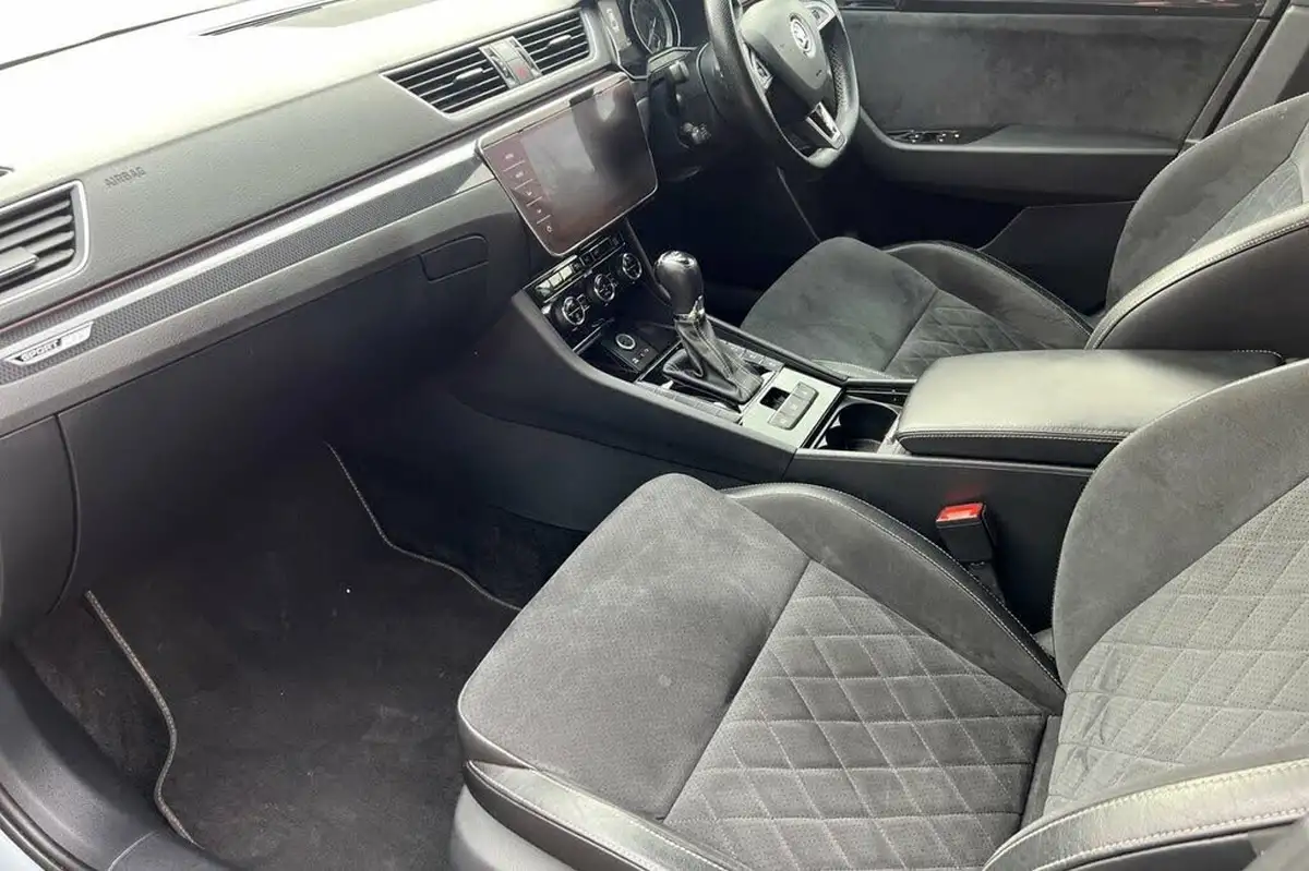 2018-skoda-superb-20-tsi-sportline-220ps-ss-hatchback-big-8
