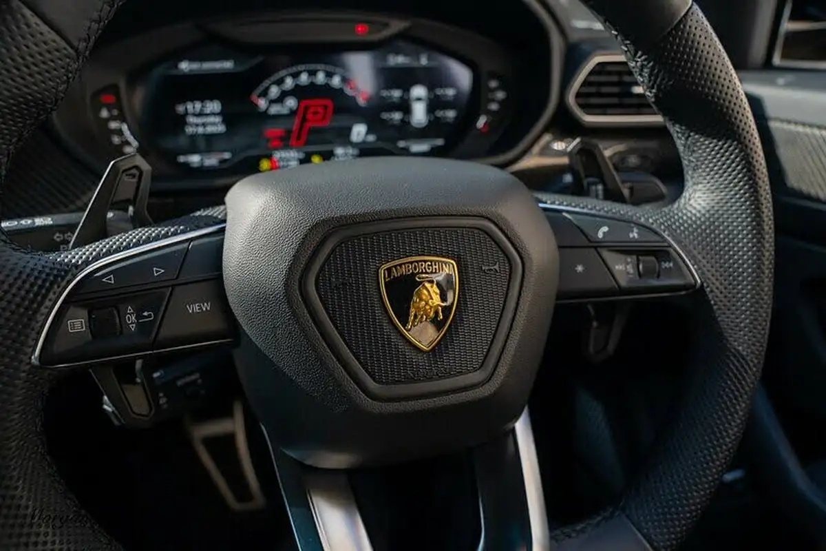 2021-lamborghini-urus-40-no-trim-big-63