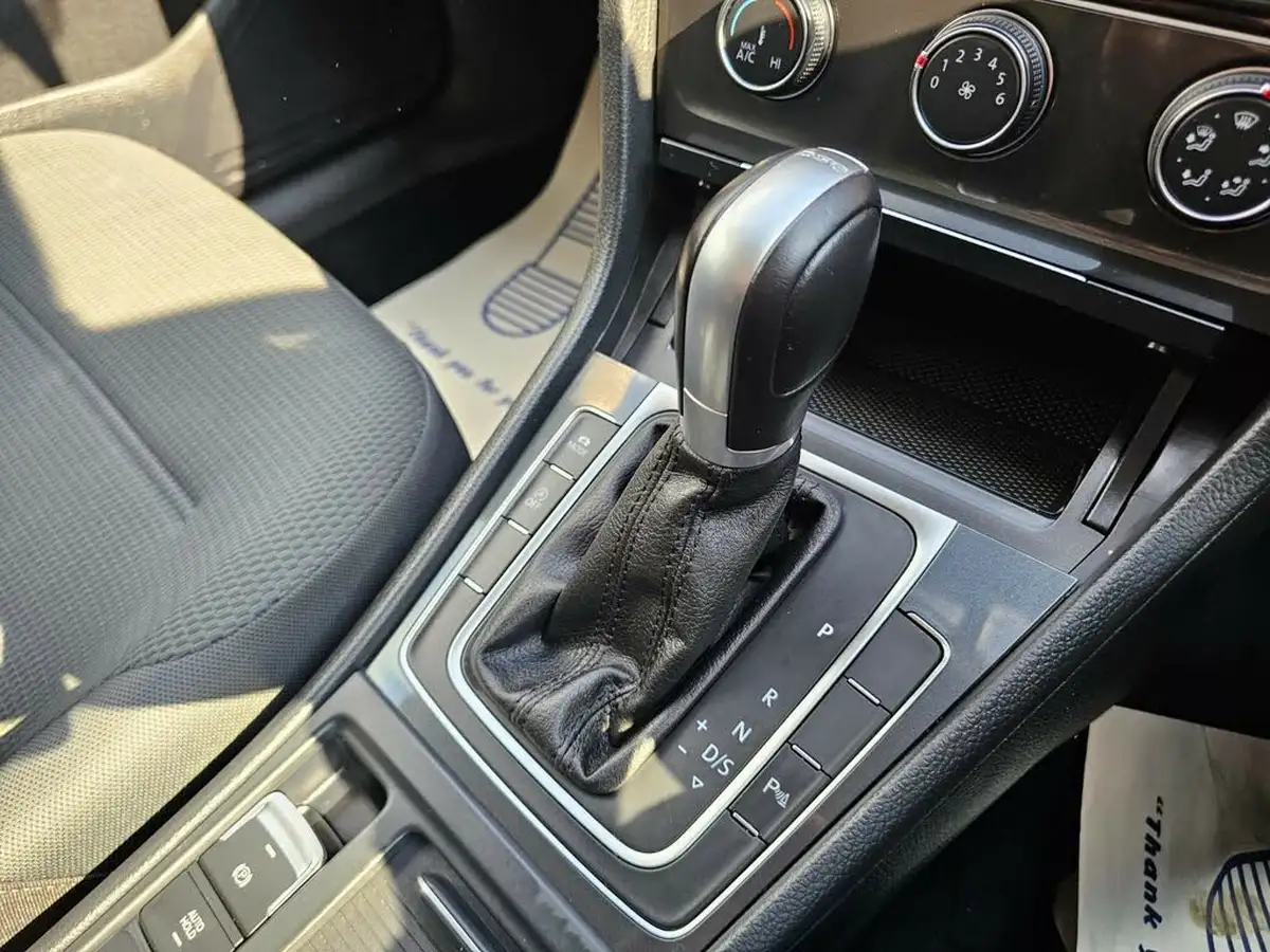 2019-volkswagen-golf-20tdi-se-estate-5d-dsg-big-18