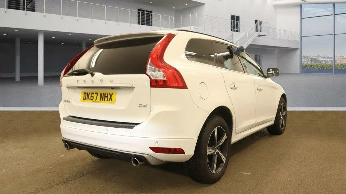 2017-volvo-xc60-20td-d4-r-design-nav-geartronic-big-6