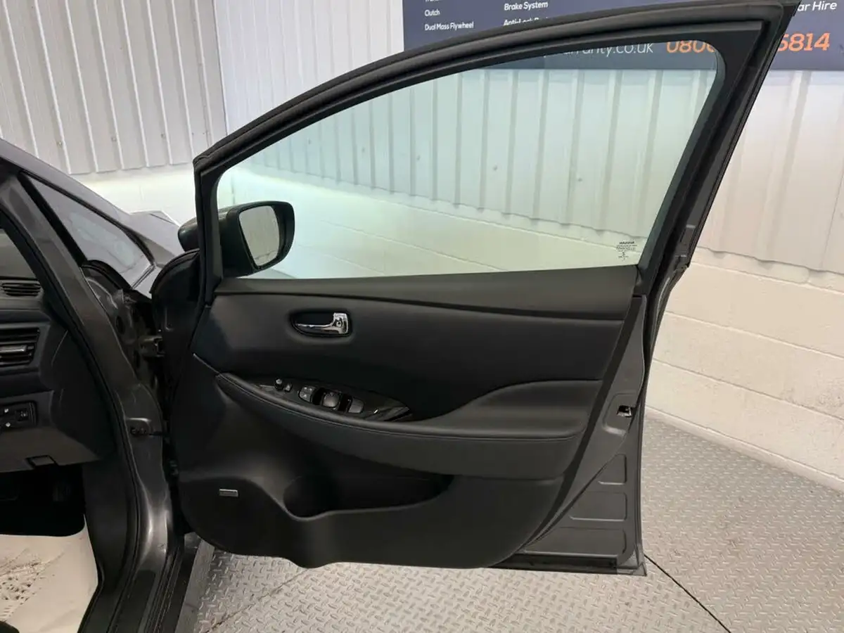 2021-nissan-leaf-e-tekna-big-17