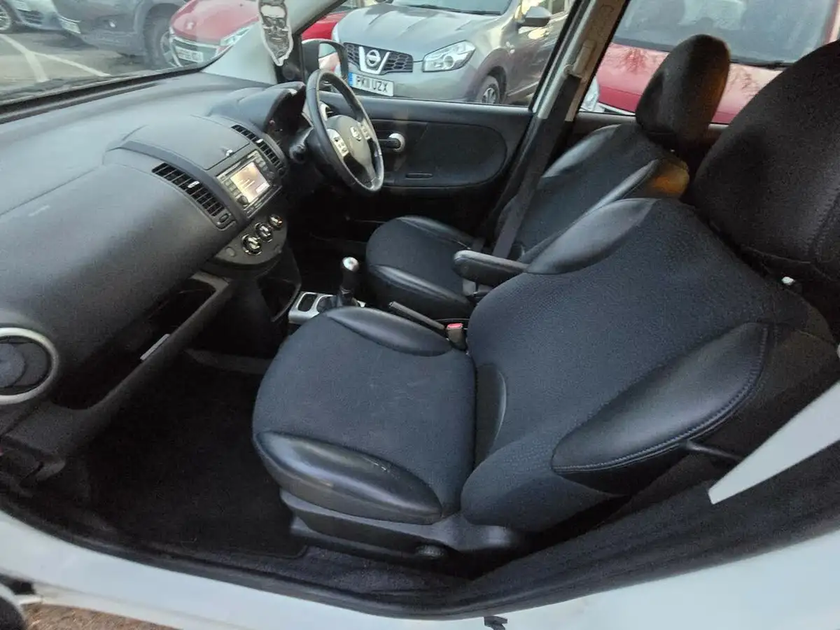 2013-nissan-note-14-n-tec-big-18