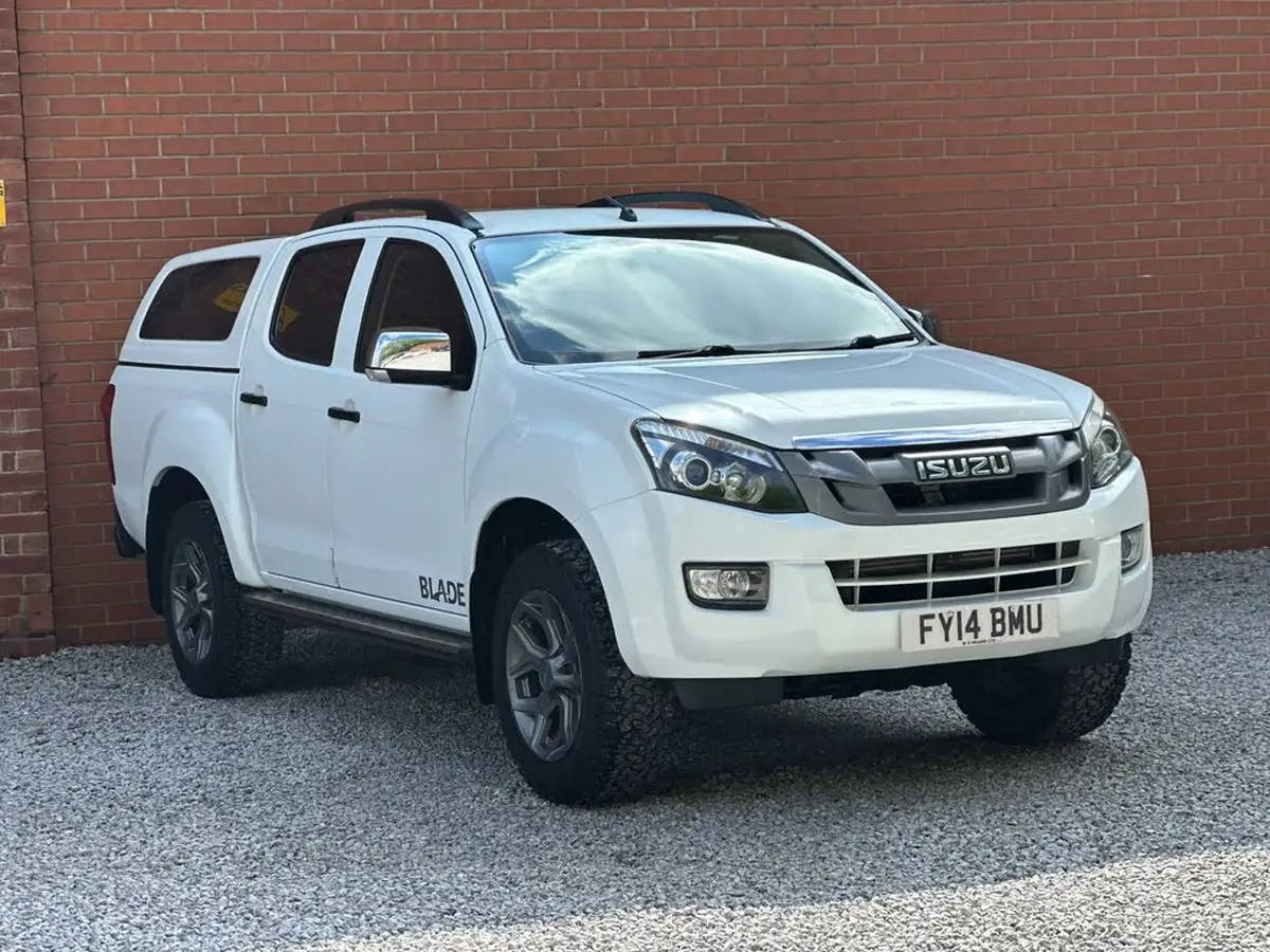 2014-isuzu-d-max-25td-venetian-red-blade-big-1