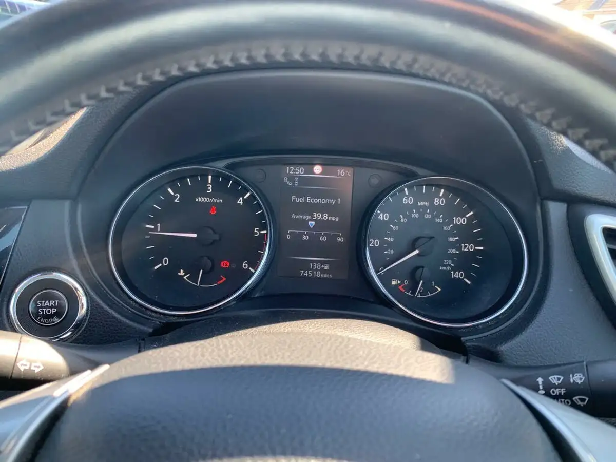 2014-nissan-qashqai-16dci-tekna-4x4-big-11