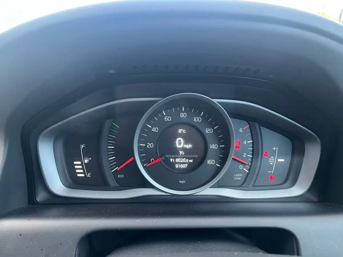 2016-volvo-xc60-20td-d4-se-nav-big-16
