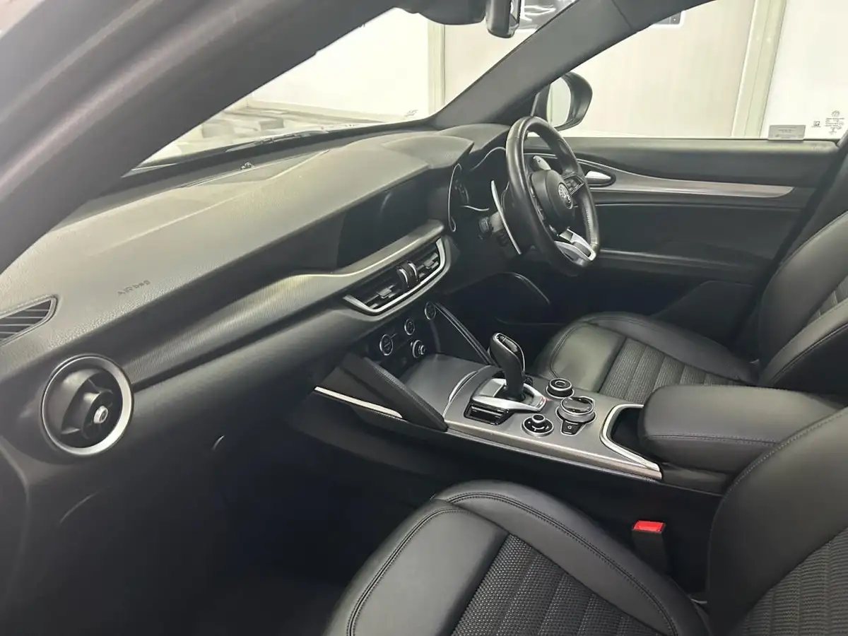 2022-alfa-romeo-stelvio-20-sprint-197bhp-big-45