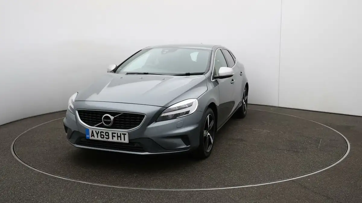 2019-volvo-v40-20-t3-r-design-edition-big-30