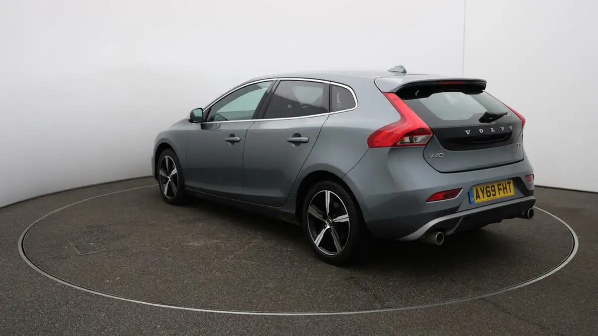 2019-volvo-v40-20-t3-r-design-edition-big-54