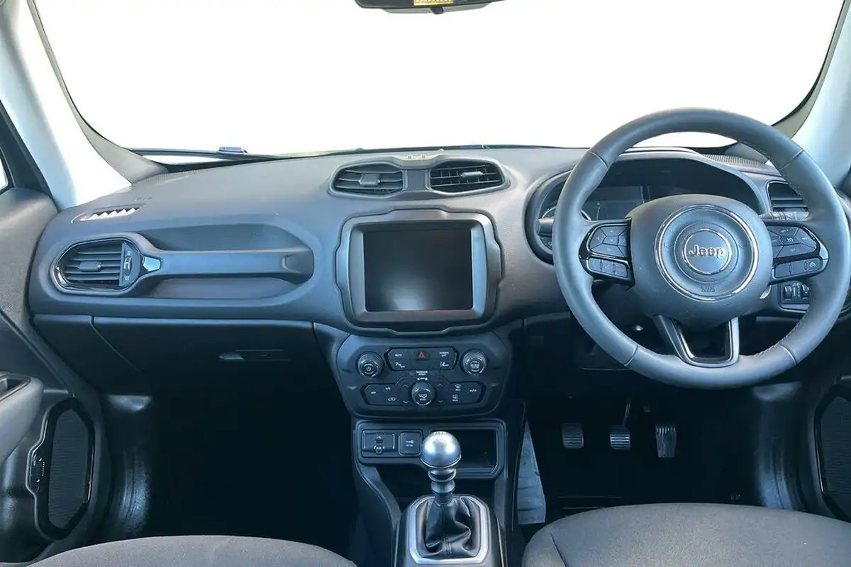 2022-jeep-renegade-10-gse-night-eagle-big-6