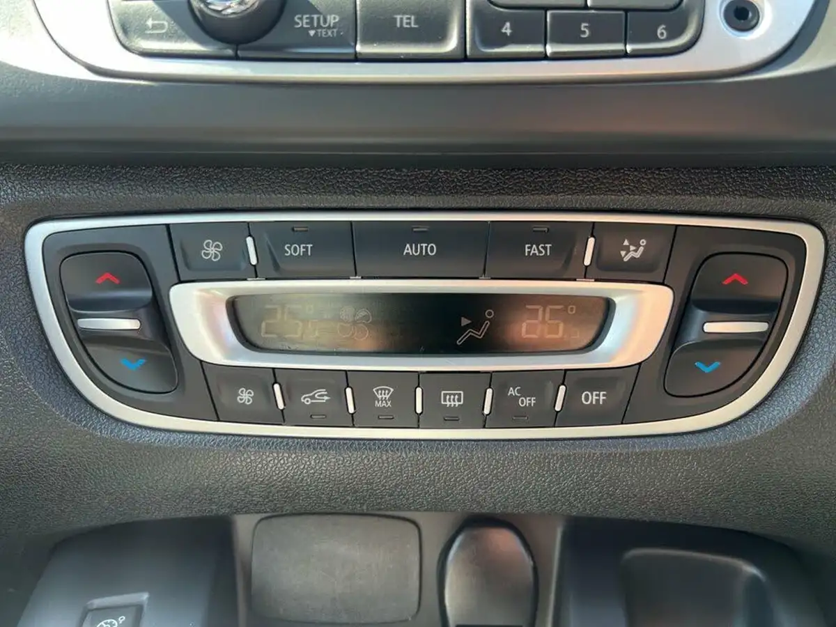 2014-renault-scenic-15td-dynamique-tom-tom-edc-auto-big-14