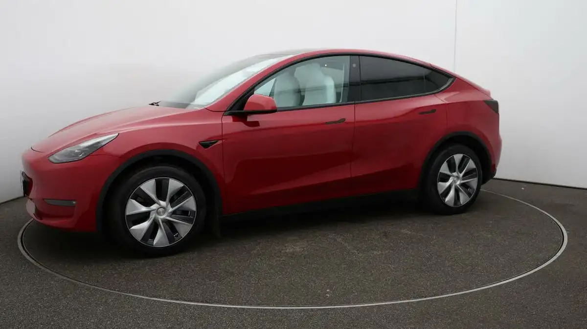 2022-tesla-model-y-e-long-range-big-58