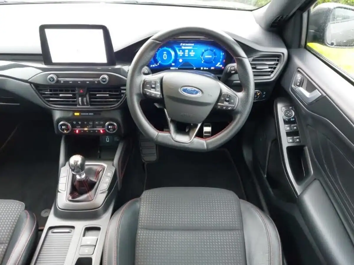2020-ford-focus-15-st-line-x-hatchback-big-6