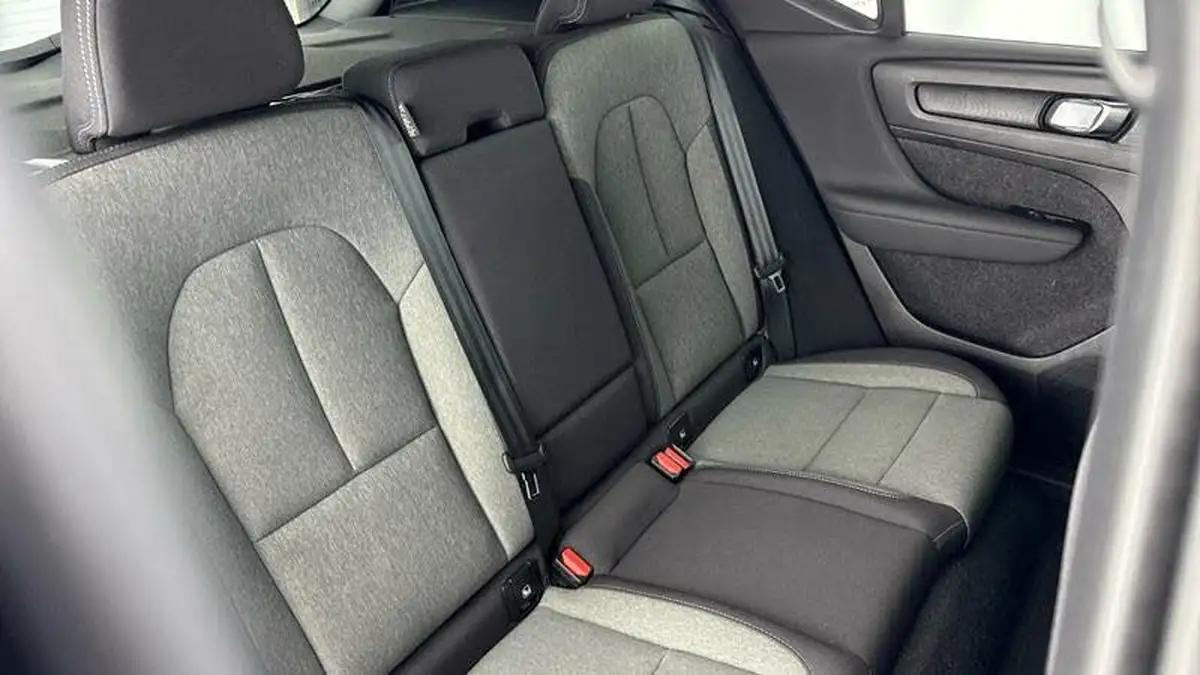 2024-volvo-xc40-20-b4-plus-big-15
