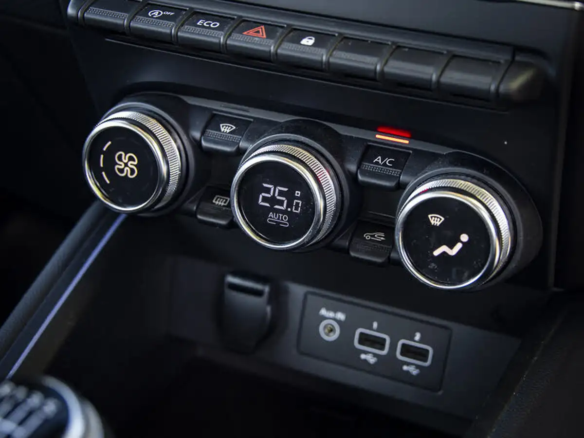 2021-renault-clio-10-tce-iconic-90ps-big-15