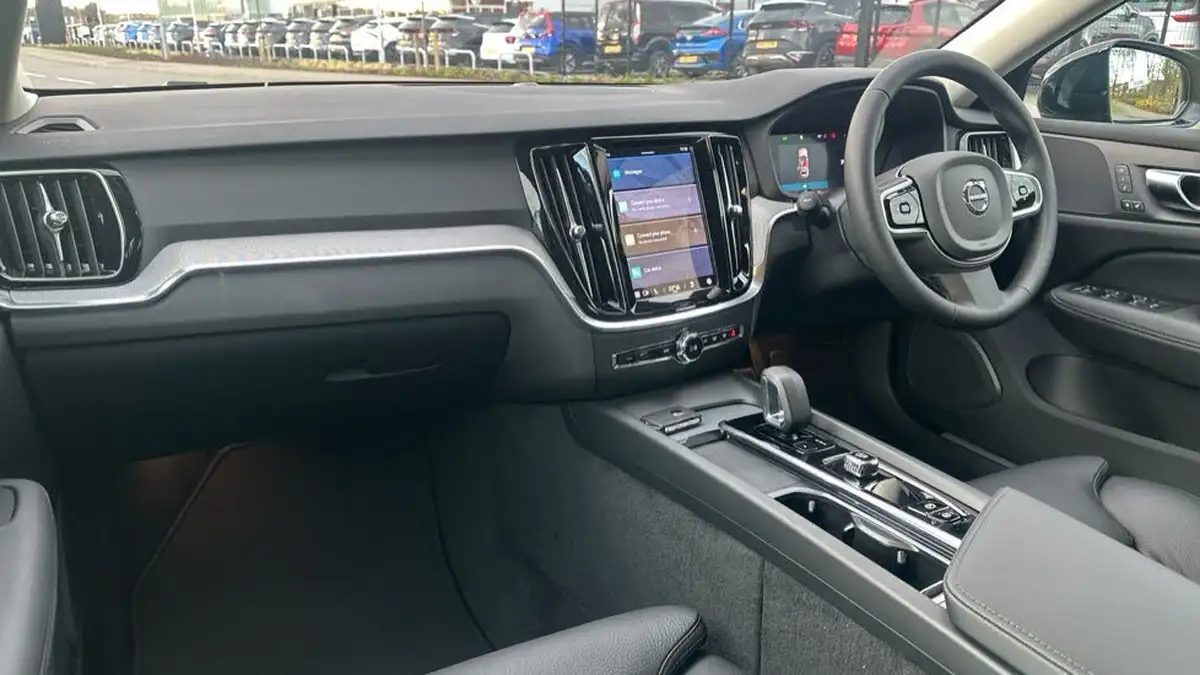 2025-volvo-v60-20-b4-plus-station-wagon-big-3