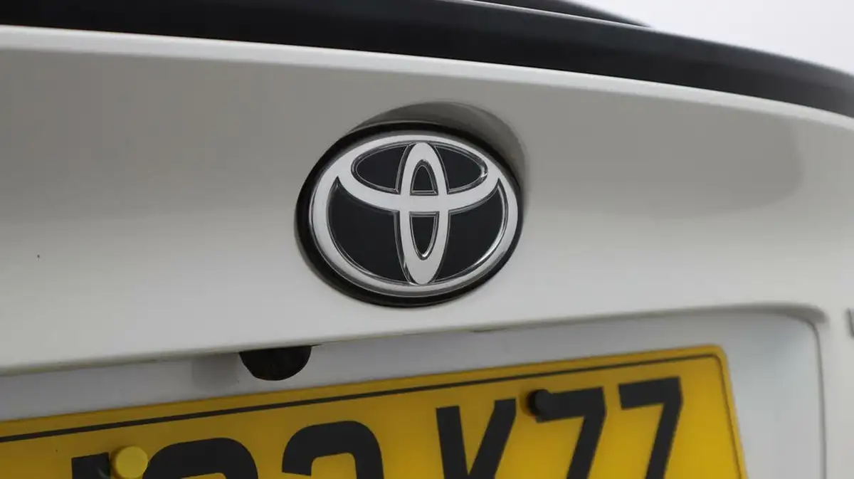 2022-toyota-c-hr-18-vvt-i-gr-sport-big-22