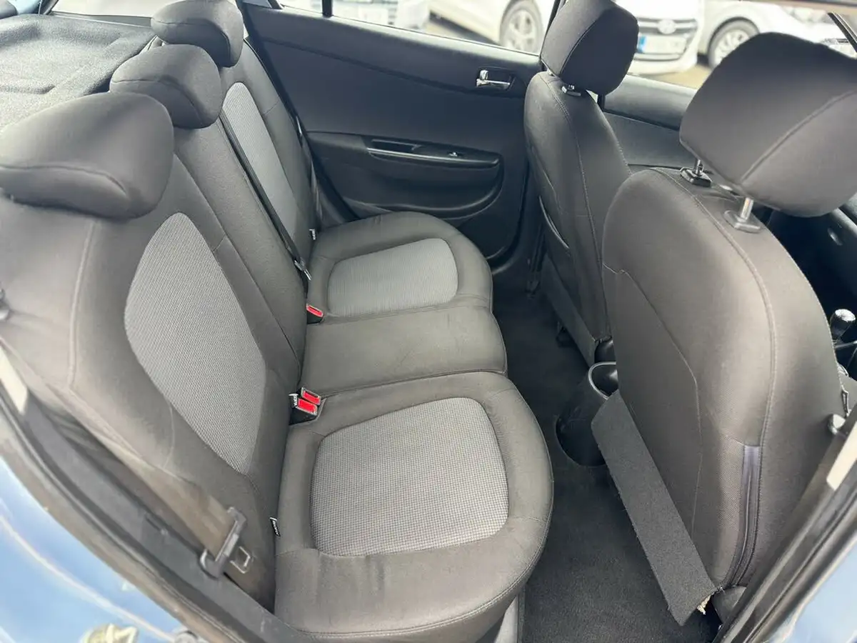 2012-hyundai-i20-12-active-5d-big-31