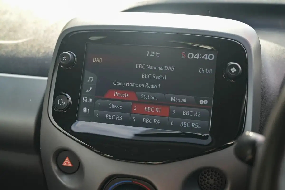2020-toyota-aygo-10-vvt-i-x-play-big-25