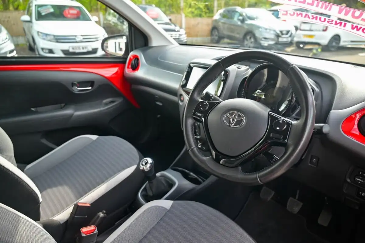 2020-toyota-aygo-10-vvt-i-x-play-big-1