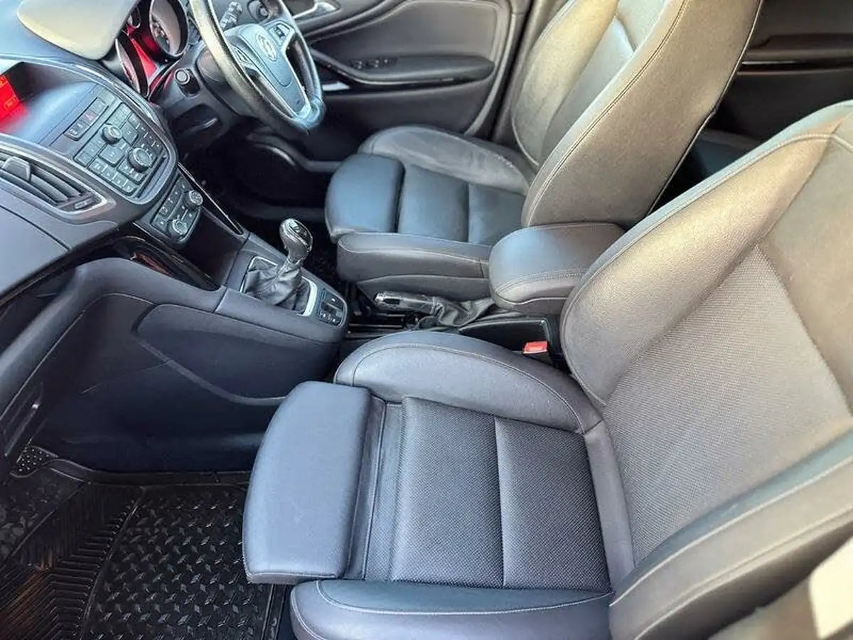 2016-vauxhall-zafira-tourer-20cdti-sri-ss-big-26