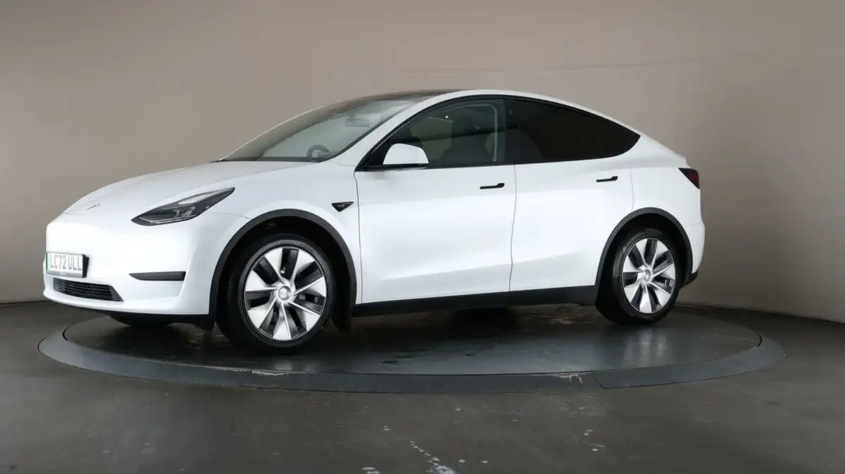 2022-tesla-model-y-e-rwd-big-33