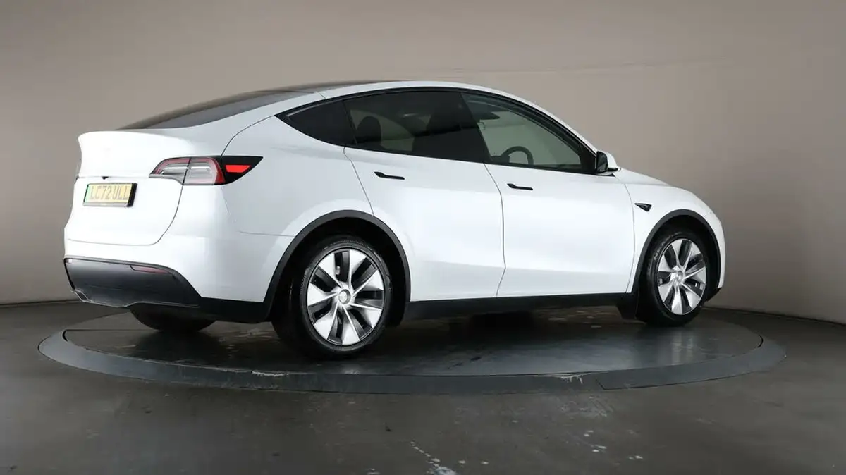 2022-tesla-model-y-e-rwd-big-57