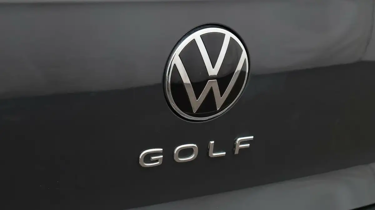2022-volkswagen-golf-15-tsi-style-150ps-hatchback-big-21