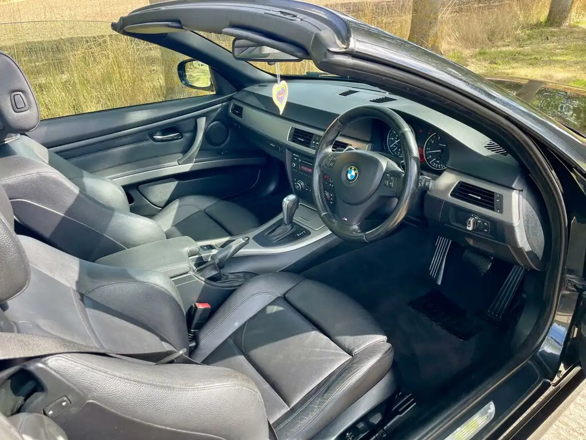 2011-bmw-3-series-20-320i-m-sport-convertible-2d-auto-big-25