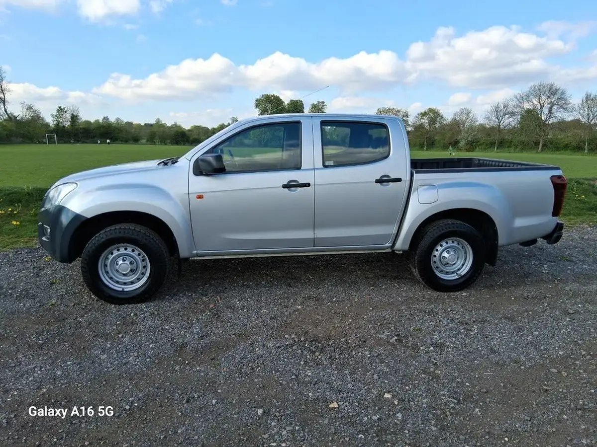 2017-isuzu-d-max-25td-4x4-double-pickup-big-5