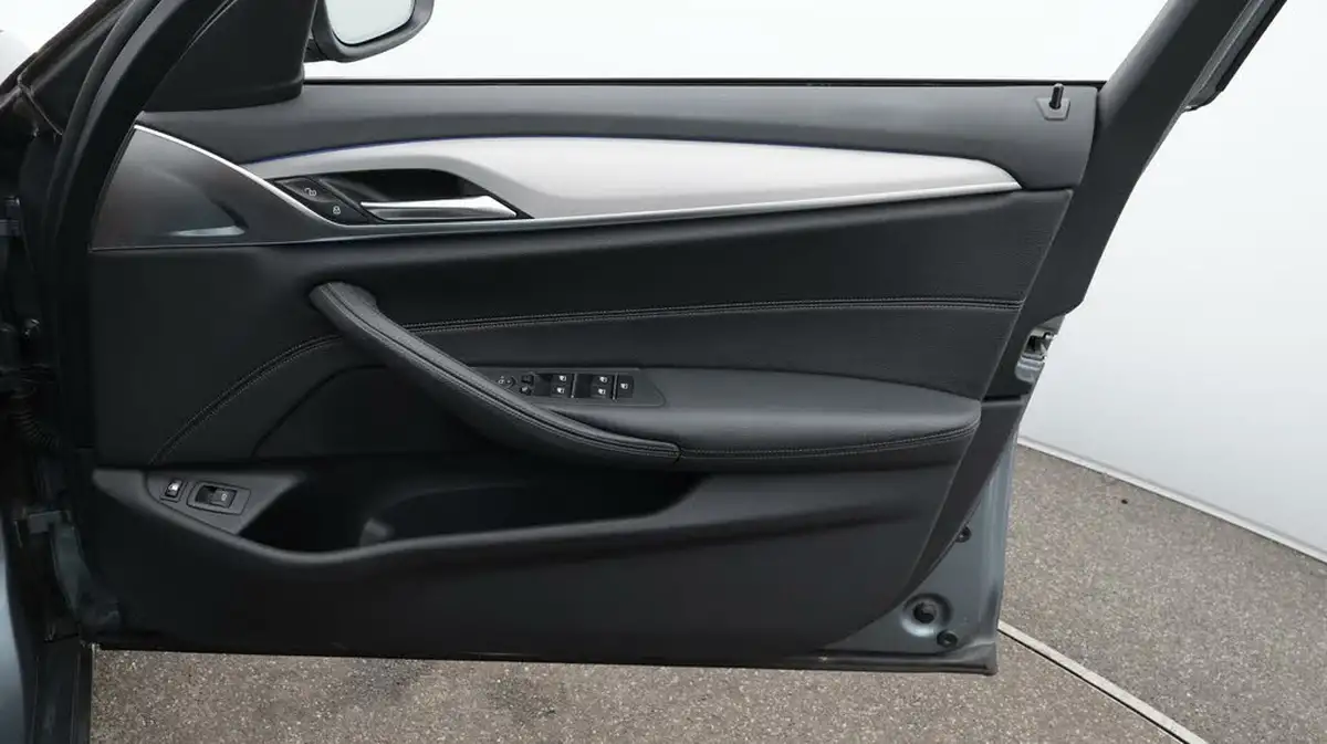 2017-bmw-5-series-20-530e-se-iperformance-big-14