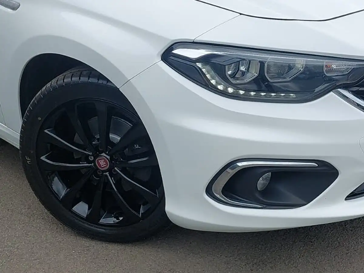2017-fiat-tipo-14-lounge-hatchback-big-8